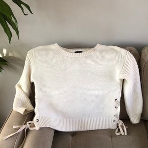 💥SOLD💥Abercrombie& Fitch cream lace up sweater